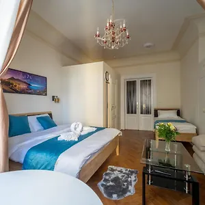  Apartment Exclusive With A View Of Castle And Vltava River